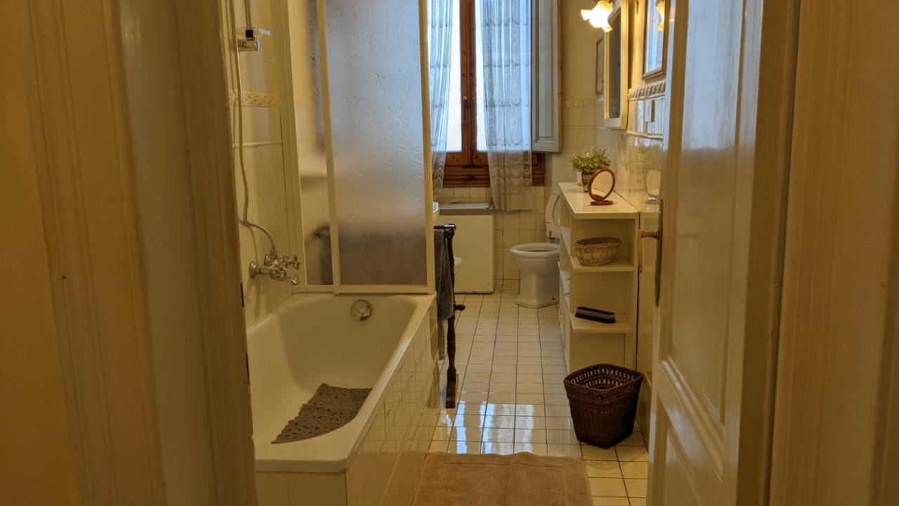 Double Bedroom In Beautiful 30'S Style Apartment Firenze Eksteriør billede