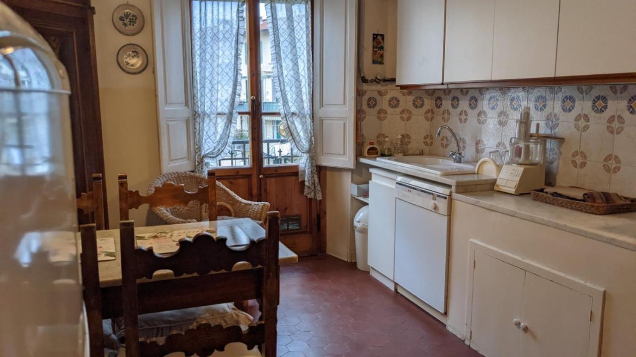 Double Bedroom In Beautiful 30'S Style Apartment Firenze Eksteriør billede