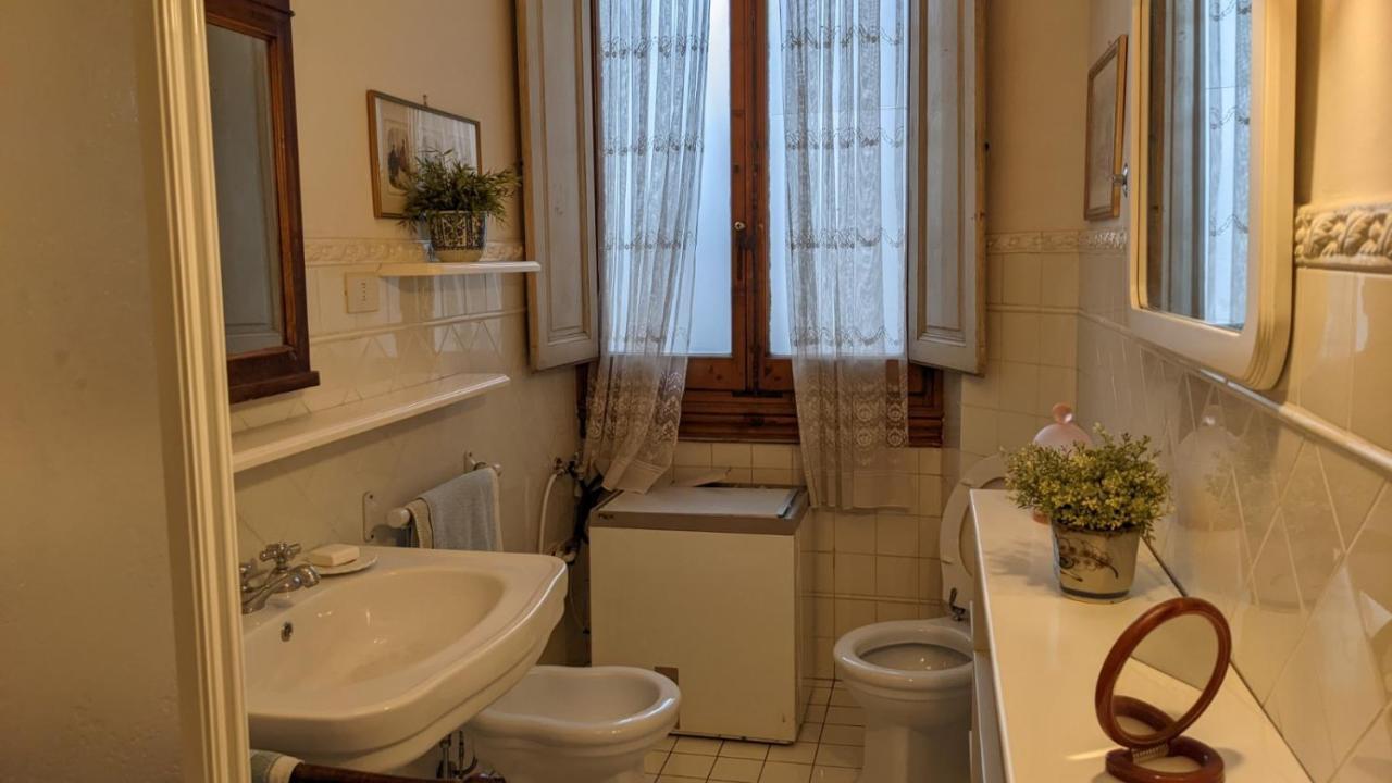 Double Bedroom In Beautiful 30'S Style Apartment Firenze Eksteriør billede